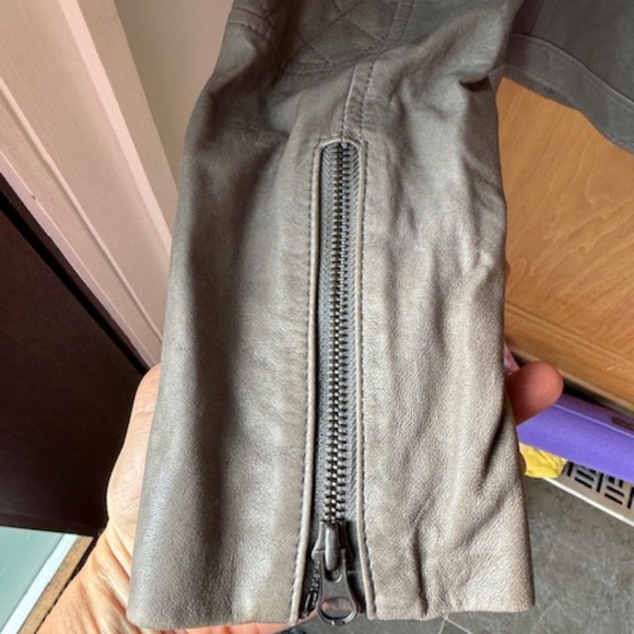 NWOT Vince Grey Leather Moto Jacket with Quilted Details - Size M - Picture 7 of 8